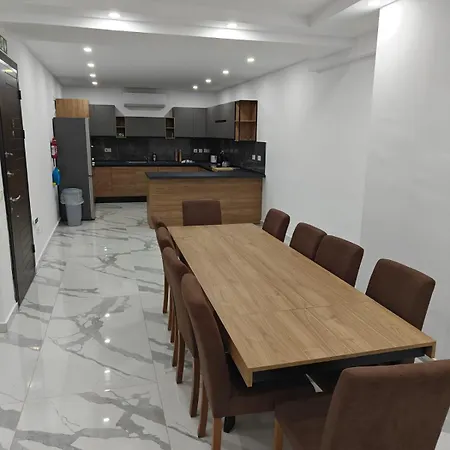 Large Deluxe Appartamento *