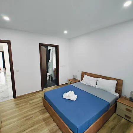 Large Deluxe St. Paul's Bay