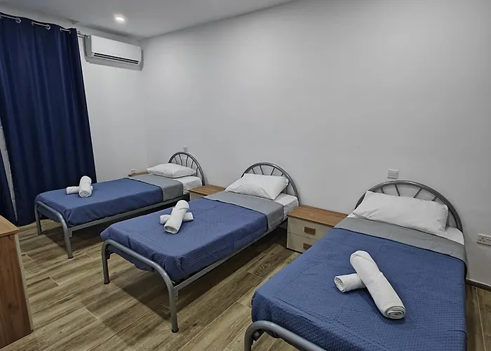 Large Deluxe St. Paul's Bay