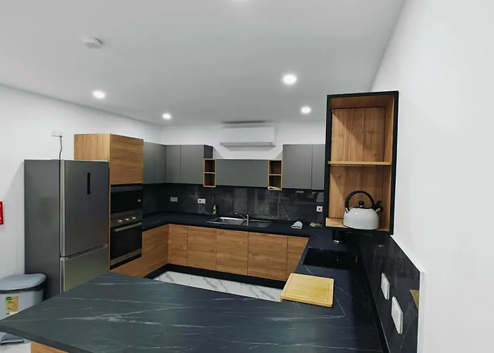 Large Deluxe Apartment *