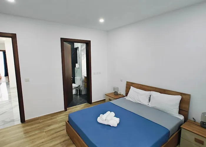 Large Deluxe St. Paul's Bay