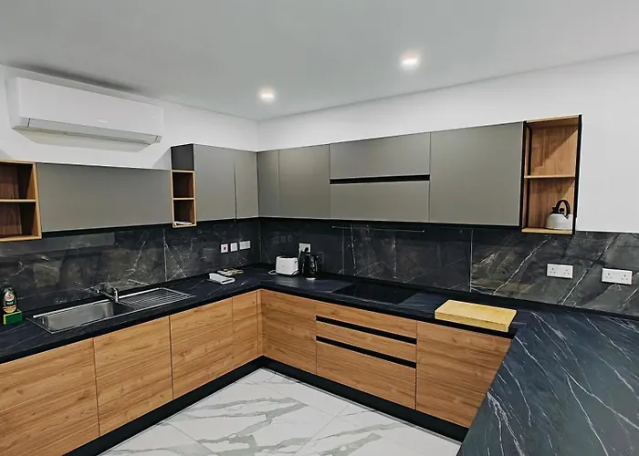 Large Deluxe Apartment *